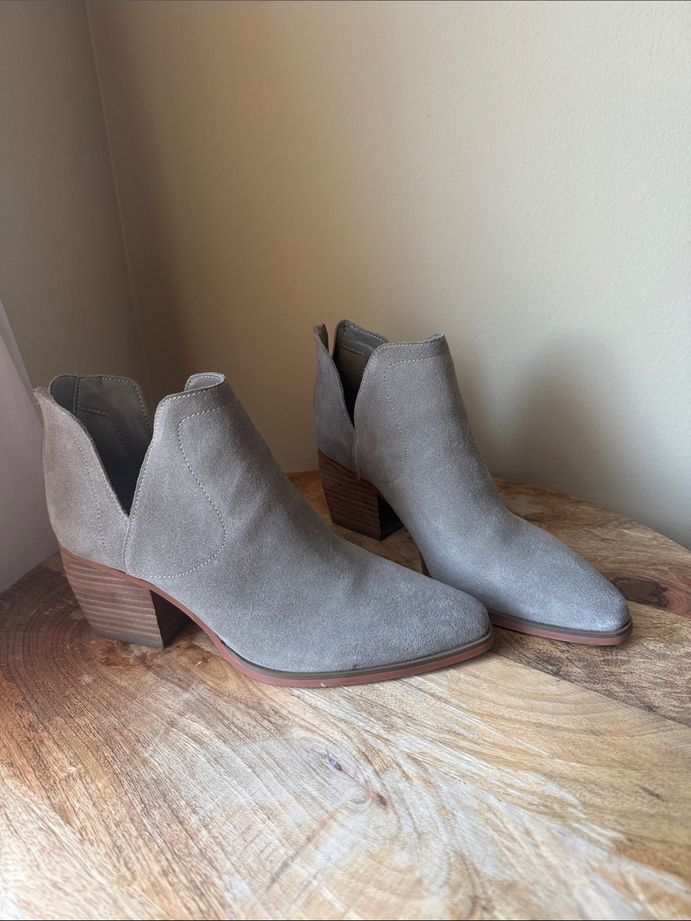 Vince Camuto Doralli Women’s Suede Ankle Booties in Light Gray